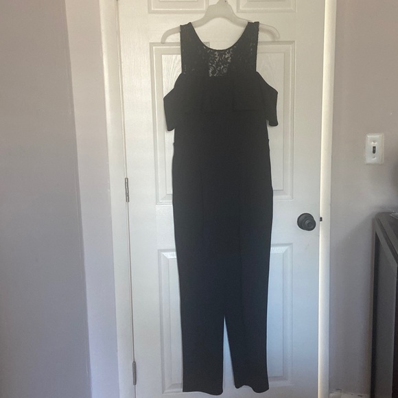 Black cold shoulder jumpsuit - Picture 1 of 4